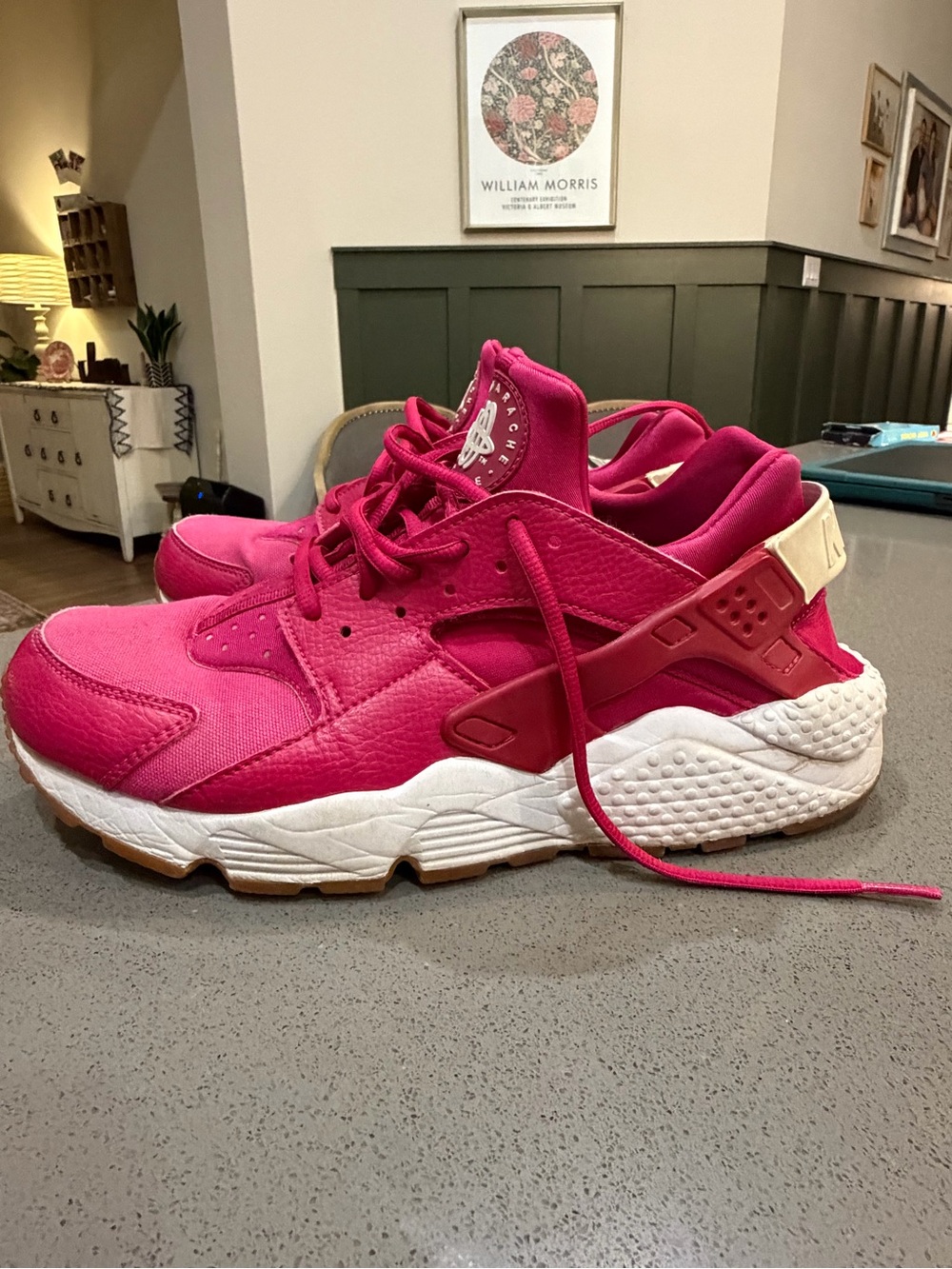 Nike Women’s Fuchsia Pink Athletic Sneakers